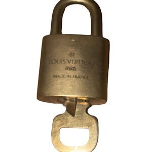 LOUIS VUITTON LOCK AND KEY AUTHENTIC #308
